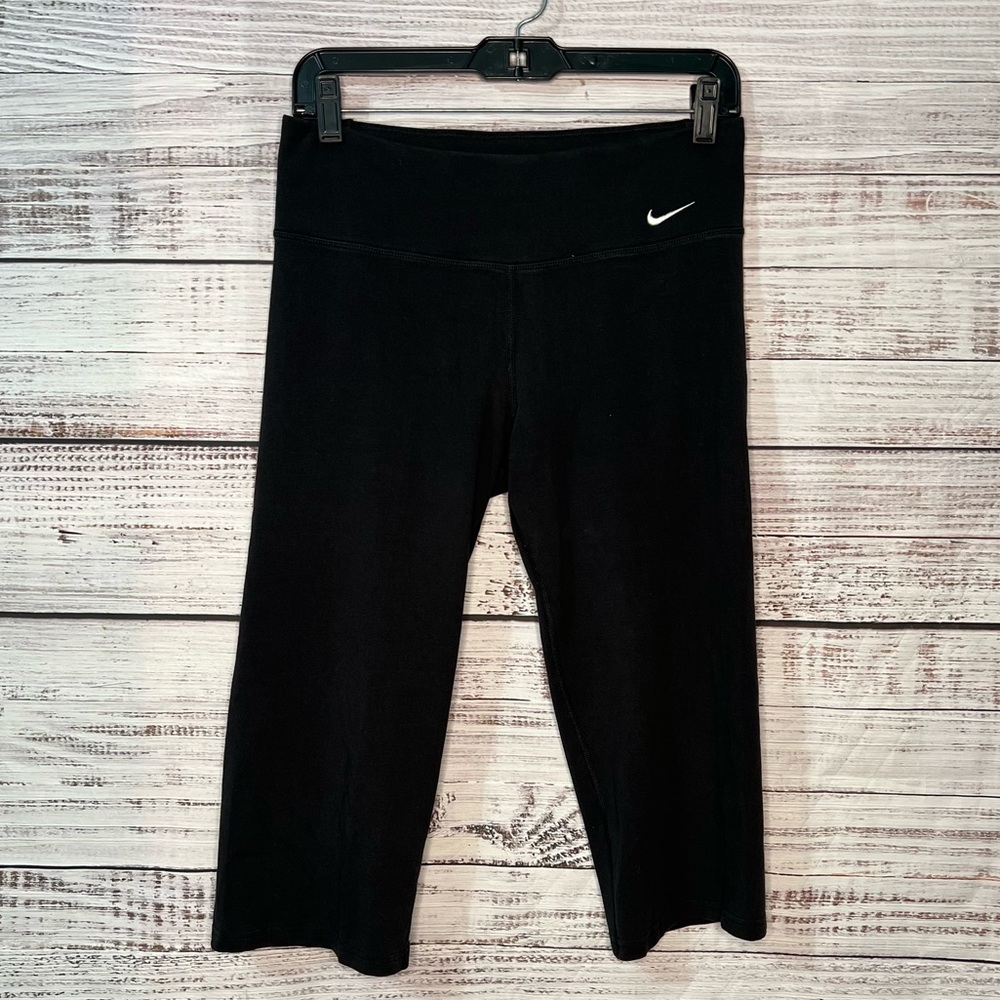 Nike Dri Fit Medium Y2K Style Capri Length Pants